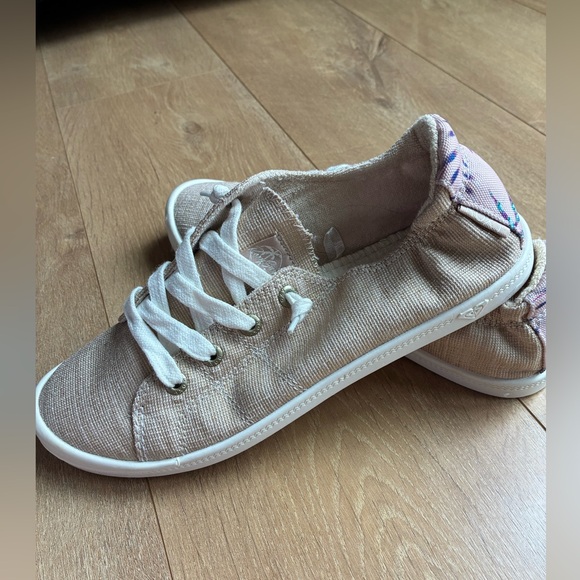 Roxy Gold Canvas Sneakers with tropical design on heels size 8 - Picture 5 of 5